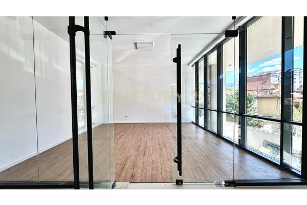 Jepet me qira ambient per zyra tek Residenca Mine Peza