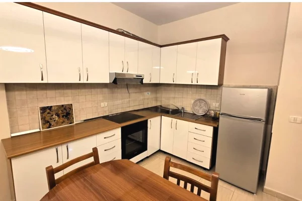 Shtepi me qera Apartament ne Tirane, 1+1, Mobilimi E mobiluar, Pagesa 700  Euro.