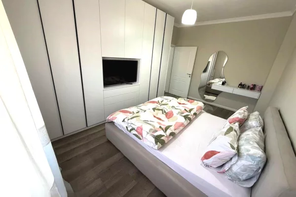 Shtepi ne shitje Apartament ne Tirane, 2+1, Mobilimi E mobiluar, Pagesa 203,000  Euro.