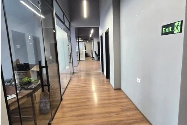 Ambient biznesi me qera 3+1 ne Tirane - 5,000 Euro