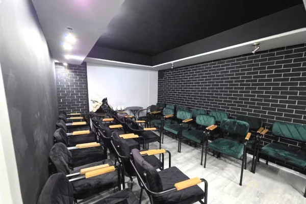 Ambient biznesi me qera 1+1 ne Tirane - 2,500 Euro