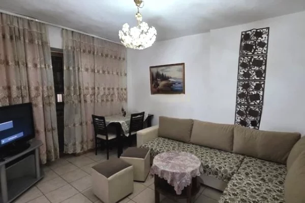Shtepi ne shitje Apartament ne Tirane, 2+1, Mobilimi E mobiluar, Pagesa 130,000  Euro.
