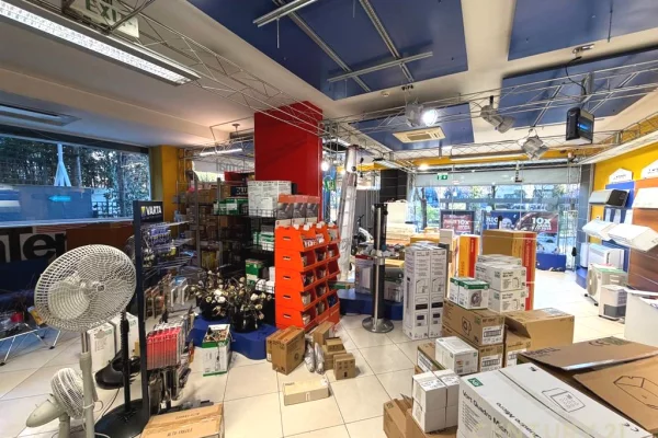 NJesi komerciale per qira