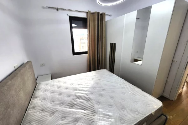 Shtepi me qera Apartament ne Tirane, 2+1, Mobilimi E mobiluar, Pagesa 820  Euro.