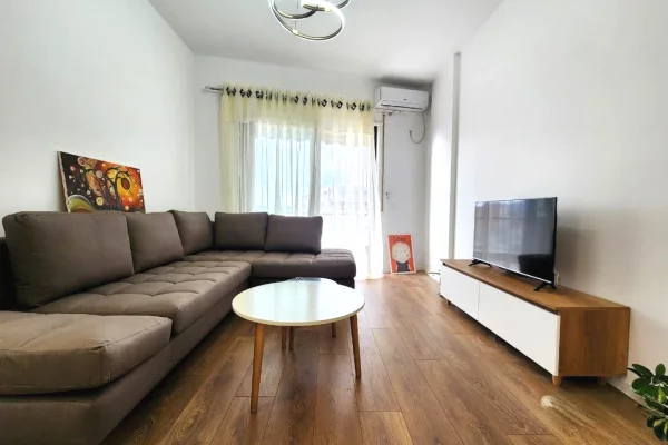 Shtepi me qera Apartament ne Tirane, 2+1, Mobilimi E mobiluar, Pagesa 820  Euro.
