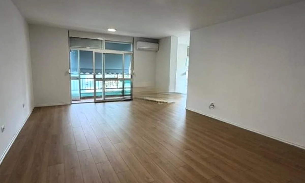 APARTAMENT 3+1+2 ME QIRA, TEK ISH-EKSPOZITA, TIRANE!