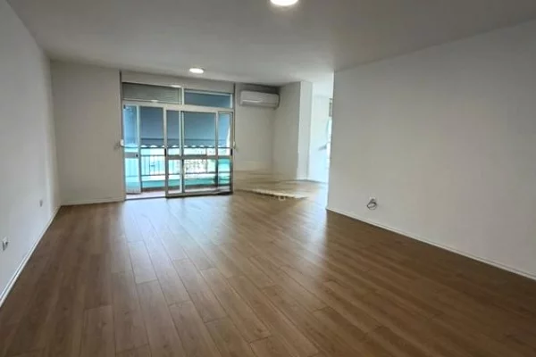 APARTAMENT 3+1+2 ME QIRA, TEK ISH-EKSPOZITA, TIRANE!