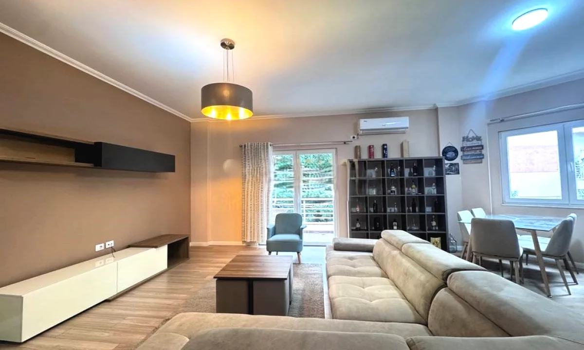 Shtepi me qera Apartament ne Tirane, 2+1, Mobilimi E mobiluar, Pagesa 850  Euro.