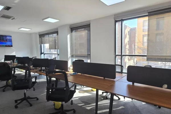 AMBIENT BIZNESI NE RR. HOXHA TAHSIM