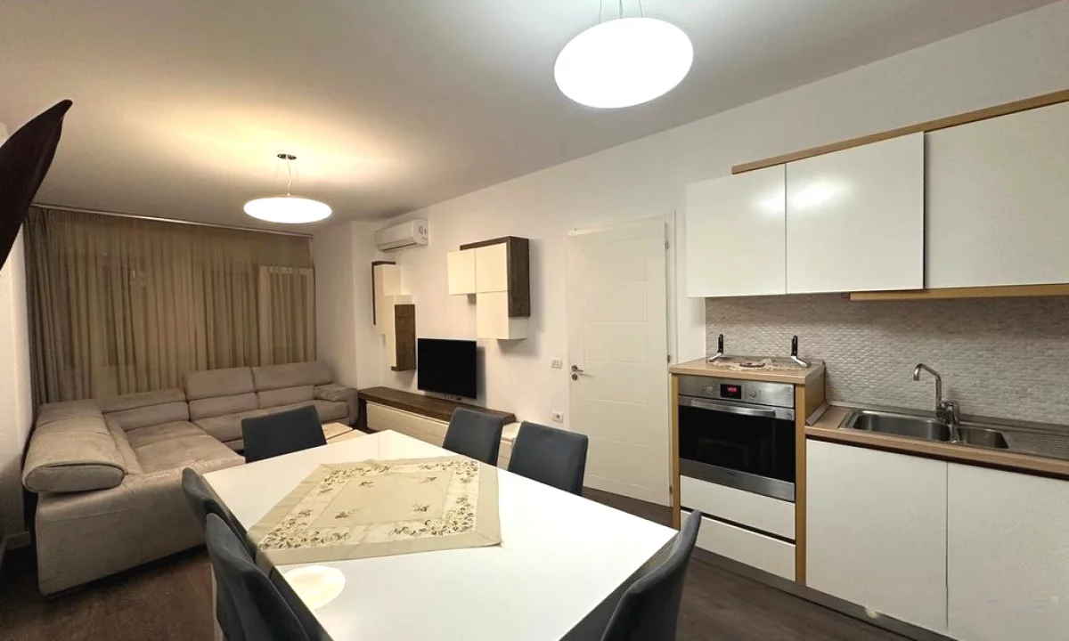 Appartamento in vendita a Tirana 2+1, Arredato