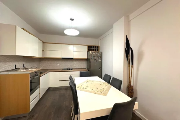 Appartamento in vendita a Tirana 2+1, Arredato