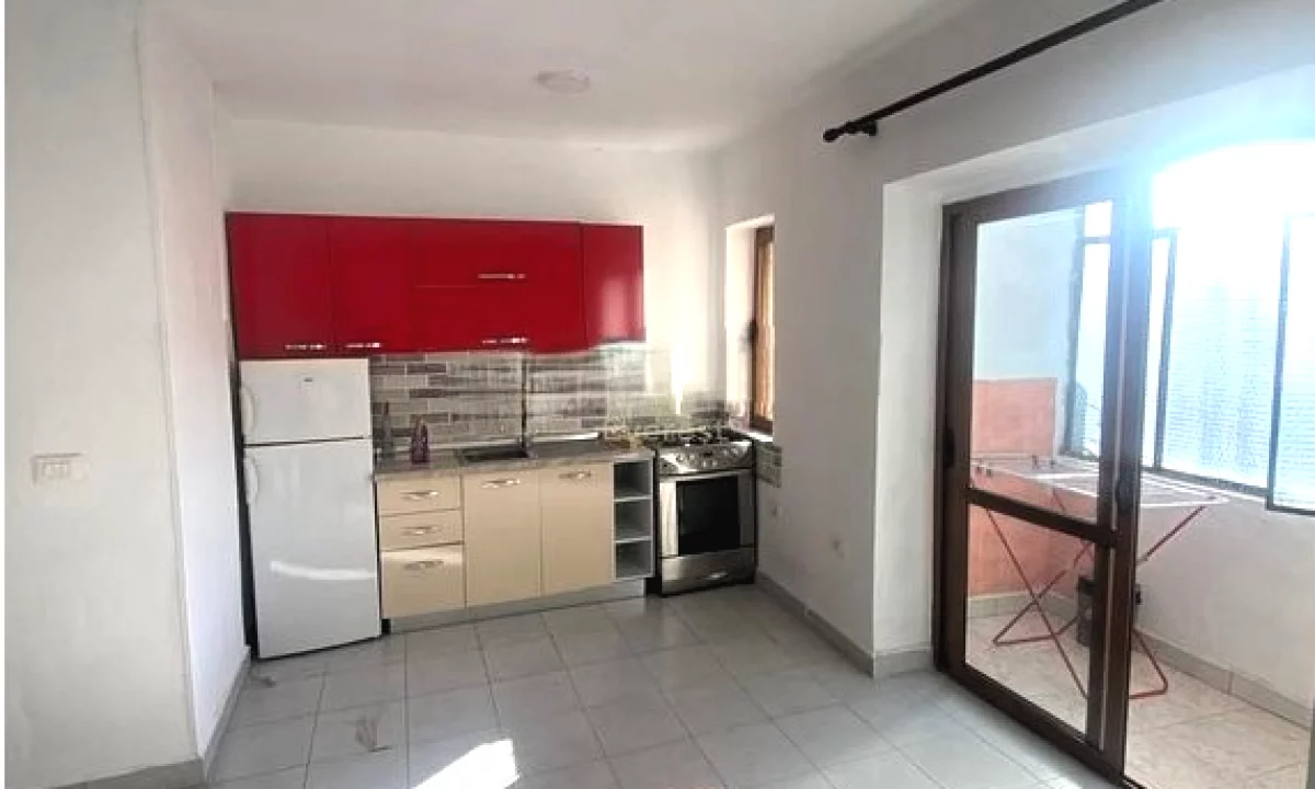 Shtepi ne shitje Apartament ne Tirane, 1+1, Mobilimi Bosh, pa mobiluar, Pagesa 137,000  Euro.