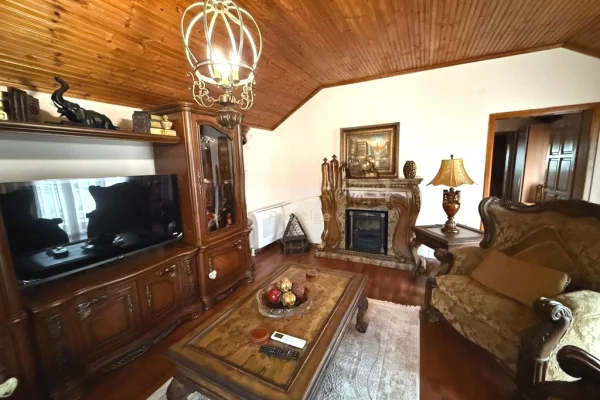 Shtepi me qera Vila Luksoze ne Tirane, 2+1, Mobilimi E mobiluar, Pagesa 1,500  Euro.