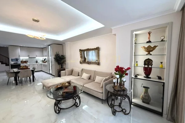 Shtepi me qera Vila Luksoze ne Tirane, 2+1, Mobilimi E mobiluar, Pagesa 1,500  Euro.