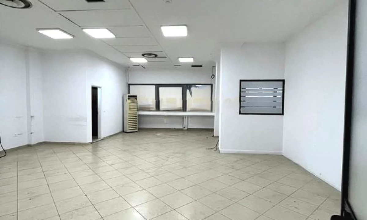 AMBIENT ZYRE ME QIRA CONDOR CENTER, RRUGA E KAVAJES