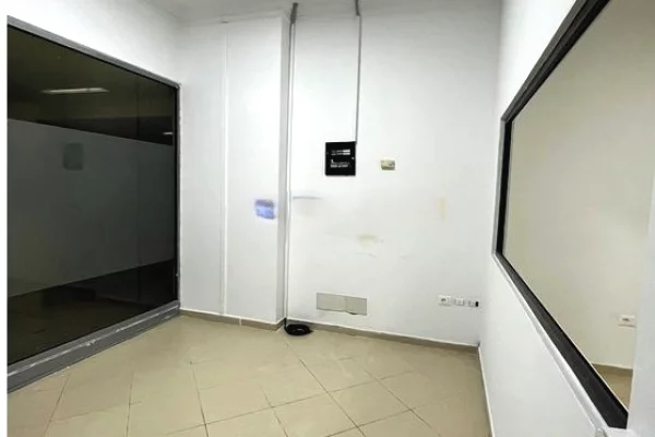 Ambient biznesi me qera 3+1 ne Tirane - 2,000 Euro