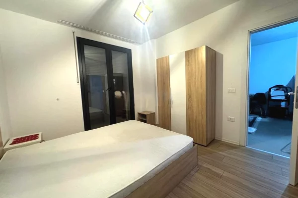 Shtepi me qera Apartament ne Tirane, 1+1, Mobilimi E mobiluar, Pagesa 500  Euro.