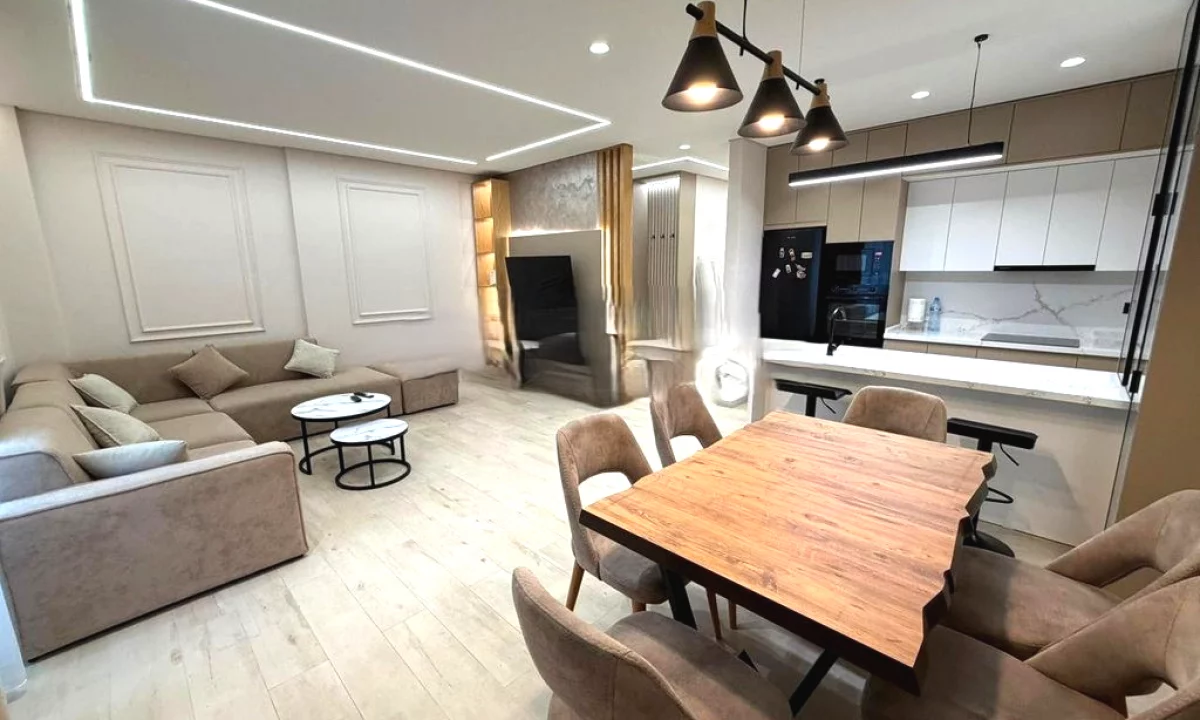 Appartamento in vendita a Tirana 2+1, Arredato