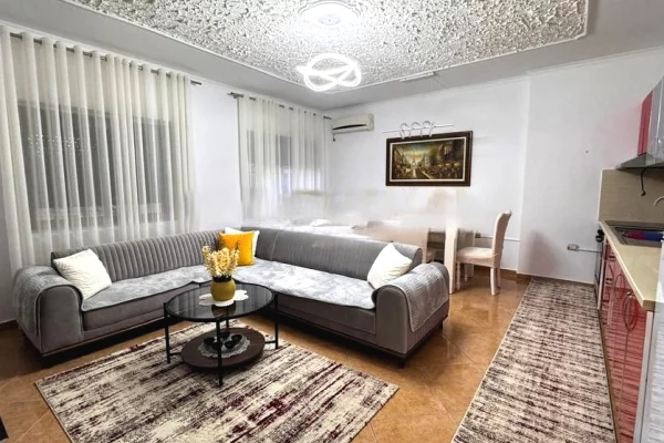 Shtepi me qera Apartament ne Tirane, 2+1, Mobilimi E mobiluar, Pagesa 650  Euro.
