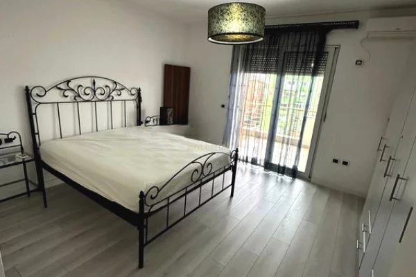 Shtepi me qera Apartament ne Tirane, 2+1, Mobilimi E mobiluar, Pagesa 1,100  Euro.