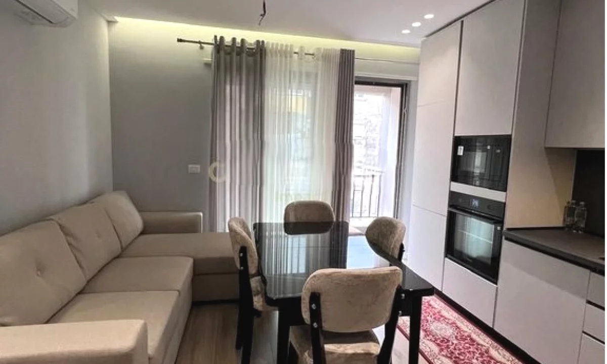 Shtepi me qera Apartament ne Tirane, 2+1, Mobilimi E mobiluar, Pagesa 800  Euro.