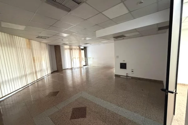 Ambient biznesi me qera 3+1 ne Tirane - 5,800 Euro