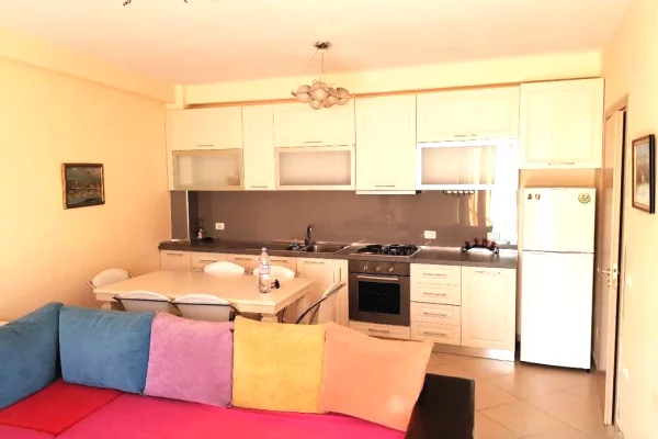 Shtepi me qera Apartament ne Tirane, 2+1, Mobilimi E mobiluar, Pagesa 680  Euro.