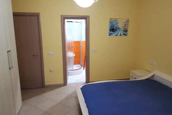 Shtepi me qera Apartament ne Tirane, 2+1, Mobilimi E mobiluar, Pagesa 680  Euro.