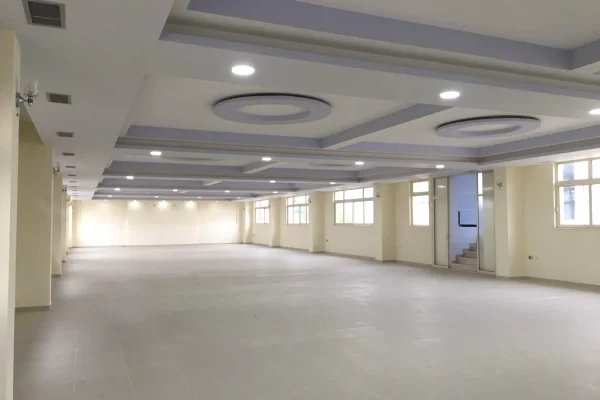 EKSKLUZIVE! BULEVARDI I RI, JEPET ME QIRA KAPANON 2 KATE+ 5 POSTE PARKIMI!
