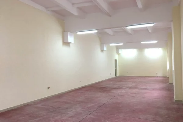 EKSKLUZIVE! BULEVARDI I RI, JEPET ME QIRA KAPANON 2 KATE+ 5 POSTE PARKIMI!