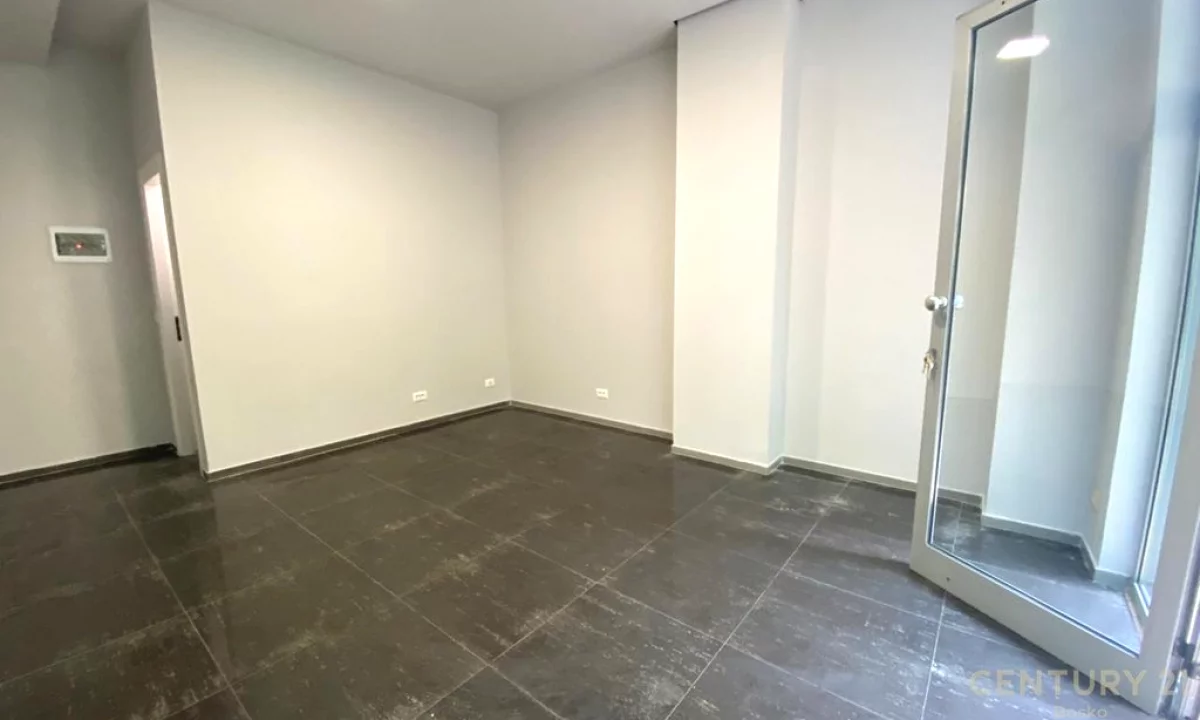 Qera, Ambient Biznesi, Zogu i Zi