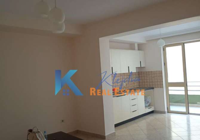 Ambient biznesi me qera 3+1 ne Tirane - 450 Euro