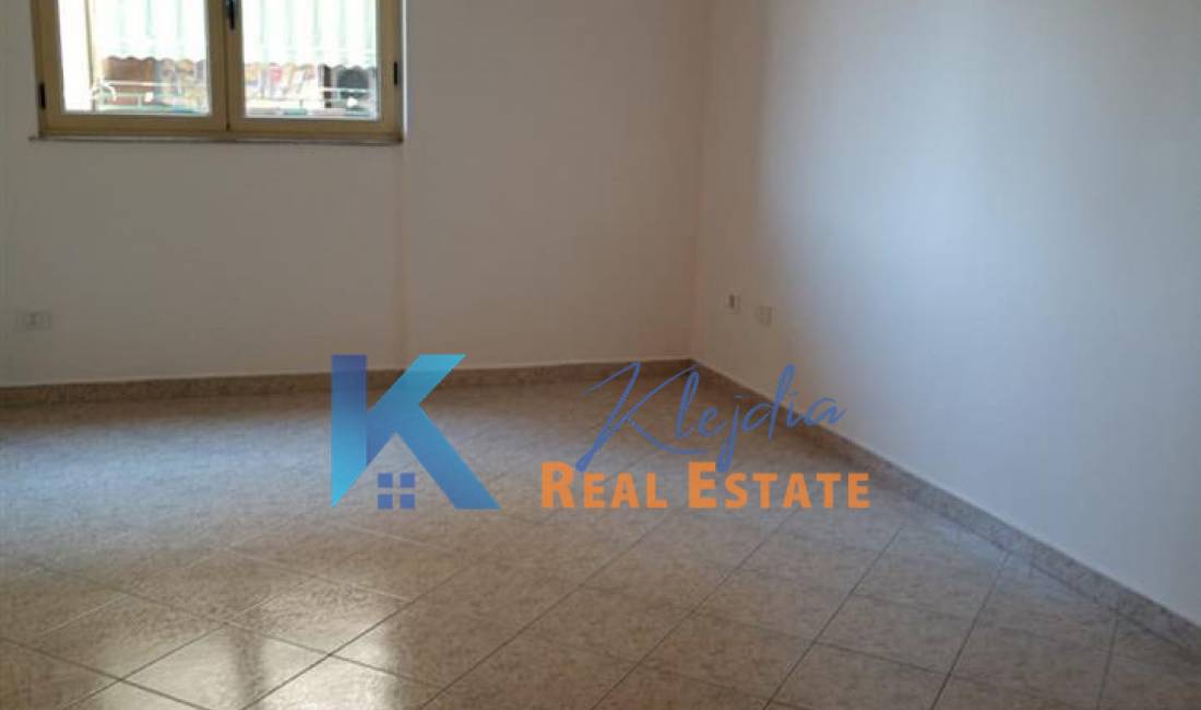 Zyre per qira ne Myslym Shyr, rrugica Him Kolli