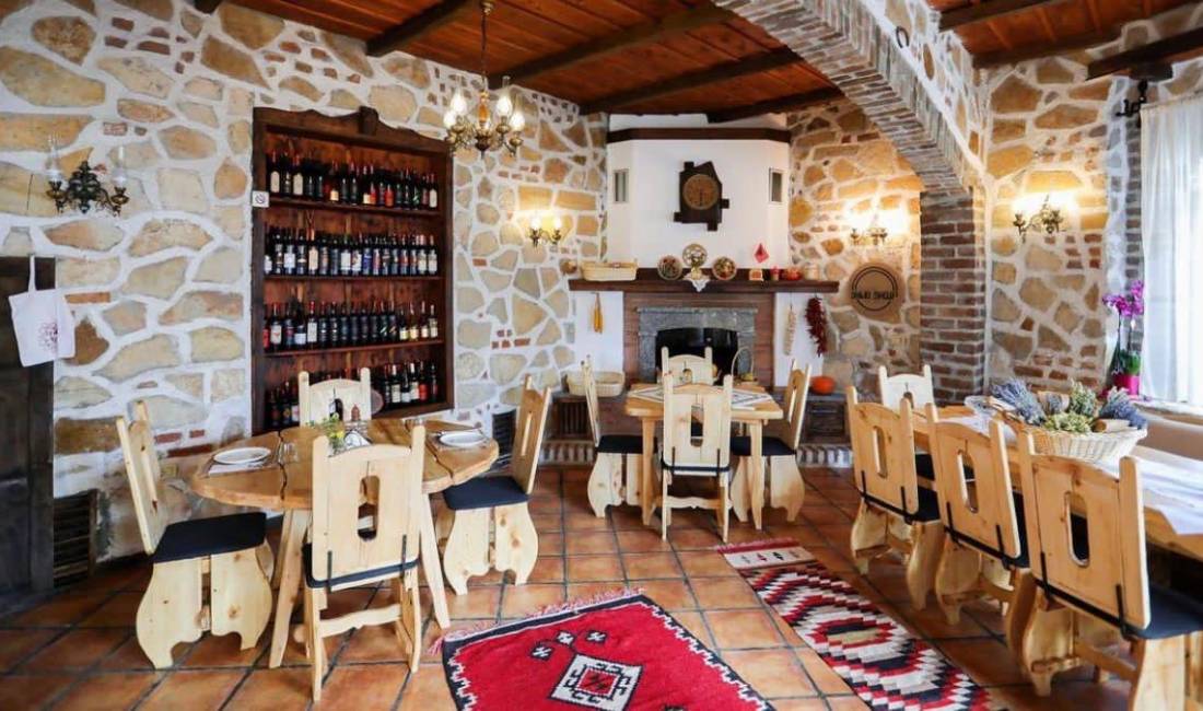 Jepet Restorant i Kompletuar per Qera 