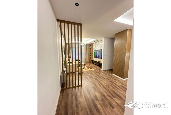 Shtepi ne shitje Apartament ne Tirane, 3+1, Mobilimi E mobiluar, Pagesa 250,000  Euro.