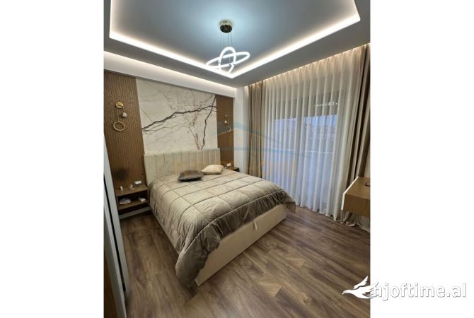 Shtepi ne shitje Apartament ne Tirane, 3+1, Mobilimi E mobiluar, Pagesa 250,000  Euro.