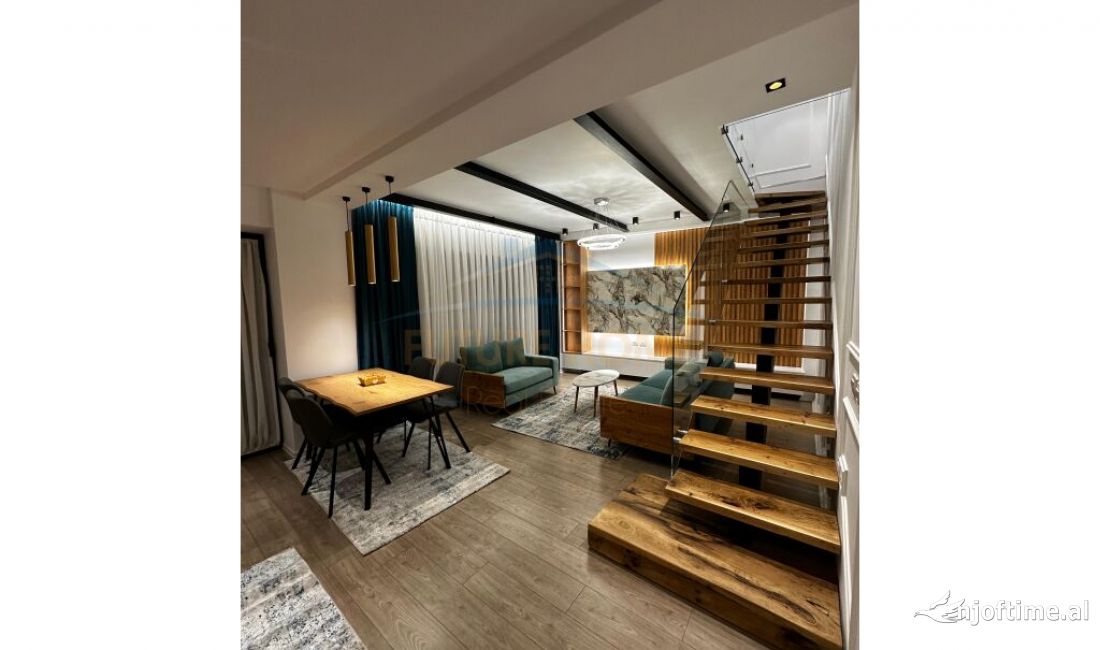 Shtepi ne shitje Duplex(shtepi me 2 kate) ne Tirane, 2+1, Mobilimi Pjeserisht e mobiluar, Pagesa 227,000  Euro.