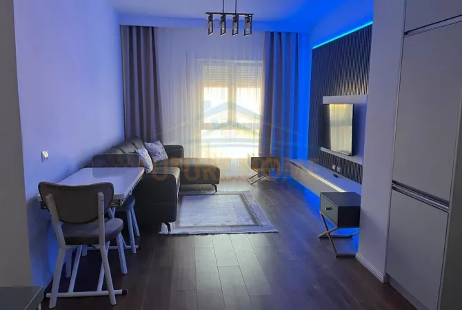 Shitet, Apartament 1+1+Post Parkimi, Rruga e Barrikadave, Tirane