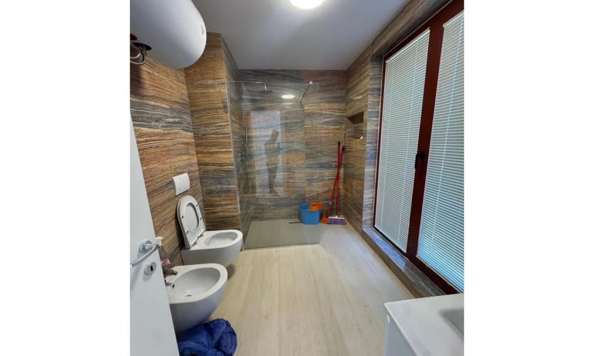 Shtepi me qera Apartament ne Tirane, 1+1, Mobilimi Bosh, pa mobiluar, Pagesa 90,000  Leke.