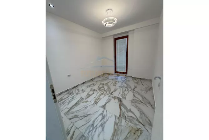 Shtepi me qera Apartament ne Tirane, 1+1, Mobilimi Bosh, pa mobiluar, Pagesa 90,000  Leke.