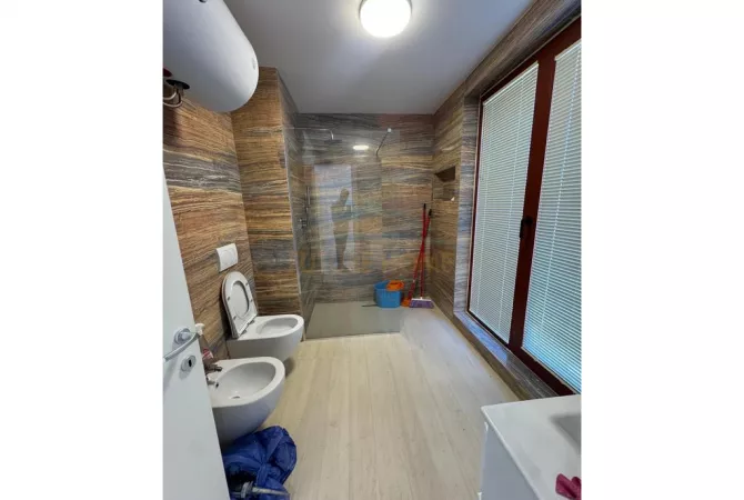 Qera, Apartament 1+1+ Parkim,Qender, Tiranë.