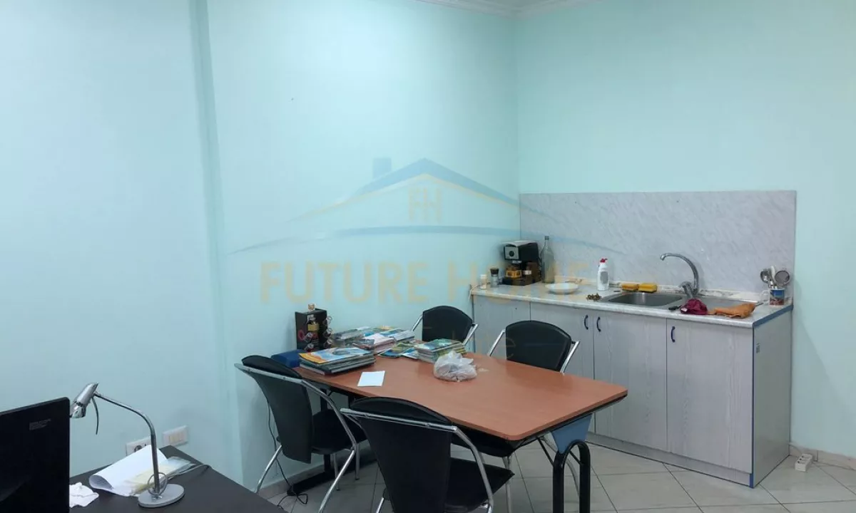 Qera, Ambient per Zyra, Rruga Kavajes , Tirane. ELT55754