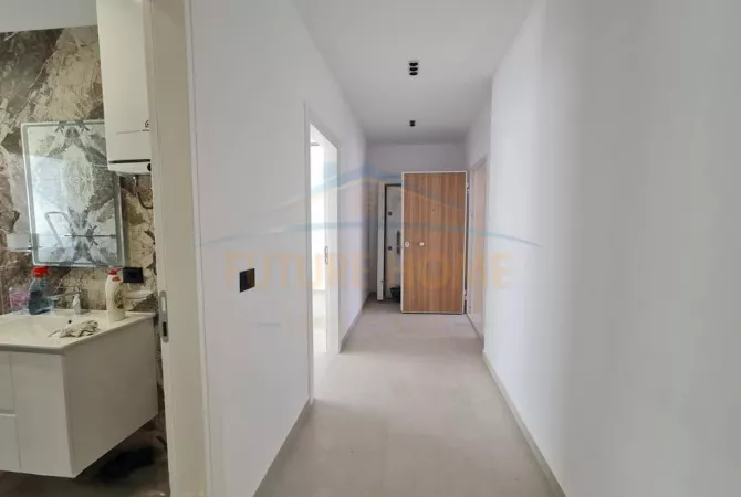 Shtepi ne shitje Apartament ne Tirane, 2+1, Mobilimi Bosh, pa mobiluar, Pagesa 130,000  Euro.