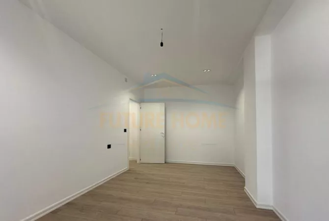Shtepi ne shitje Apartament ne Tirane, 2+1, Mobilimi Bosh, pa mobiluar, Pagesa 130,000  Euro.