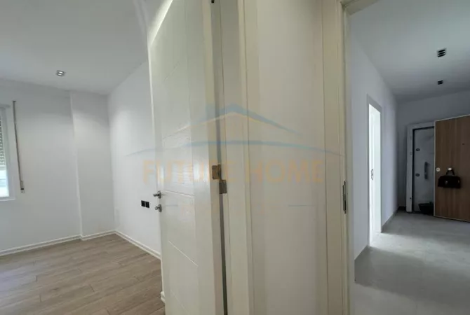 Shtepi ne shitje Apartament ne Tirane, 2+1, Mobilimi Bosh, pa mobiluar, Pagesa 130,000  Euro.
