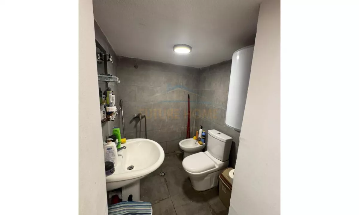 Shtepi ne shitje Duplex(shtepi me 2 kate) ne Tirane, 2+1, Mobilimi E mobiluar, Pagesa 75,000  Euro.