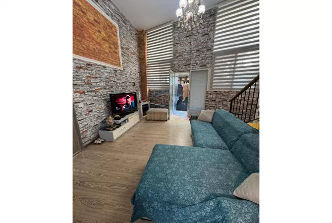 Shtepi ne shitje Duplex(shtepi me 2 kate) ne Tirane, 2+1, Mobilimi E mobiluar, Pagesa 75,000  Euro.