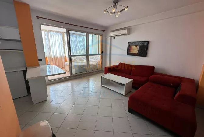 Shtepi ne shitje Apartament ne Tirane, Garsoniere, Mobilimi Pjeserisht e mobiluar, Pagesa 73,000  Euro.