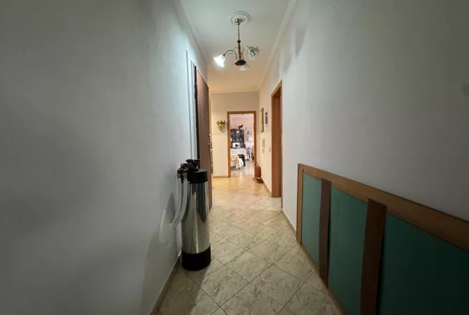 Shtepi ne shitje Apartament ne Tirane, 3+1, Mobilimi E mobiluar, Pagesa 225,000  Euro.