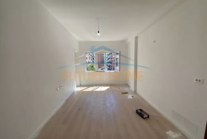 Shitet, Apartament 1+1, Rruga Margarita Tutulani